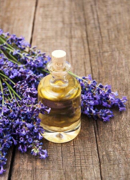 Lavanda e olio per massaggi