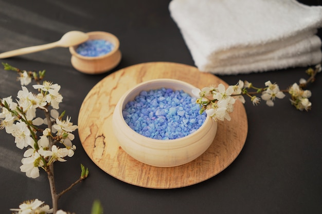 Photo lavender spa salt in a bowl
