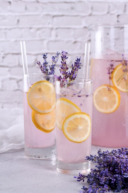 Foto cocktail estivo alla lavanda