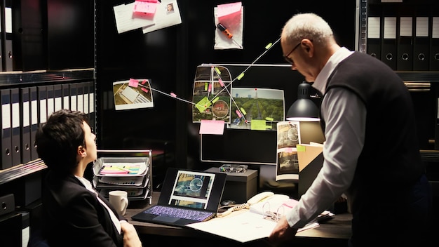 Photo law agents team inspecting clues