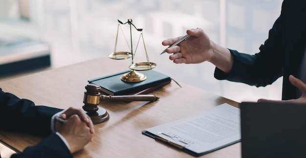 Photo lawyers give advice about judgment agreements consultation of businesswoman and male lawyer or judge counselor having team meeting with client