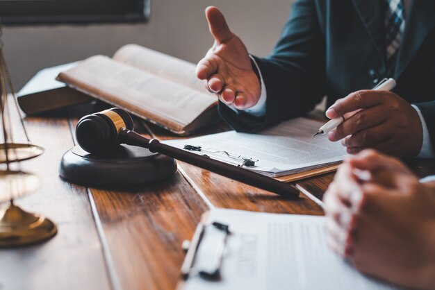 Photo lawyers give advice about judgment