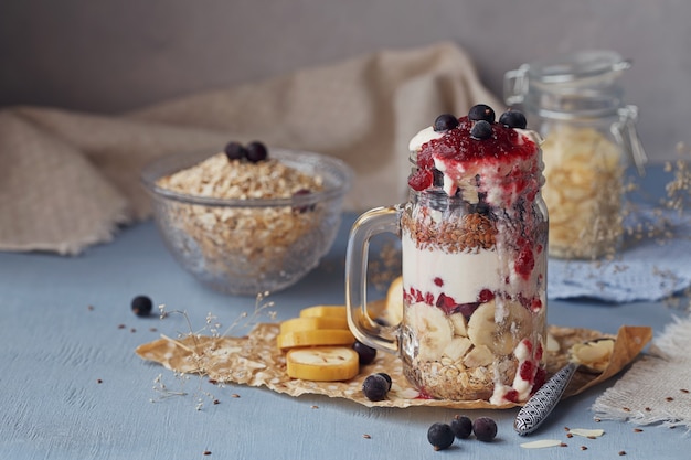 Photo layered dessert with muesli