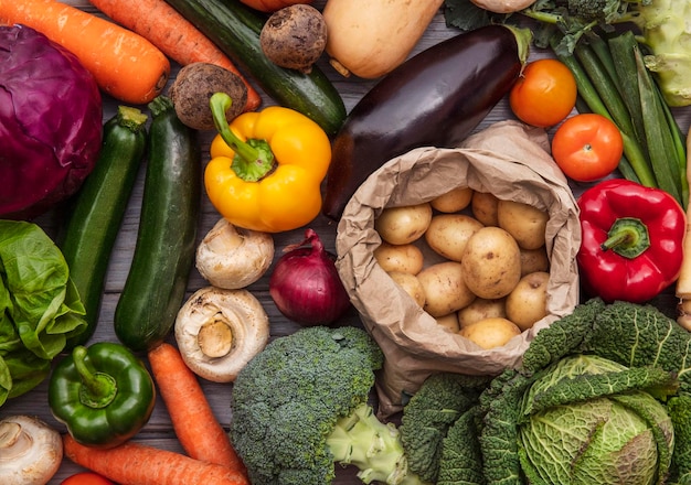 Photo layflat composition of fresh organic vegetables