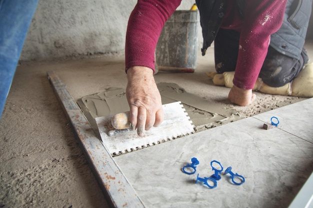 Laying floor ceramic tile Renovating the floor