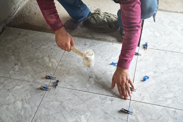 Laying floor ceramic tile Renovating the floor