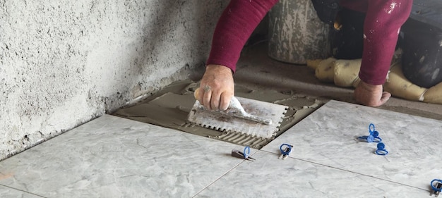 Laying floor ceramic tile Renovating the floor