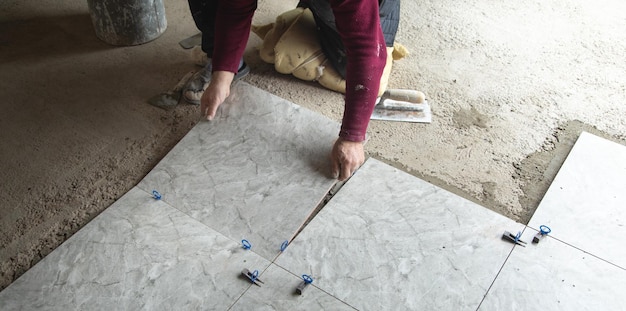 Laying floor ceramic tile Renovating the floor