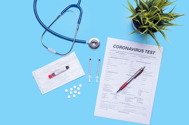 Foto layout dei test sanitari e di assistenza medica per il controllo su pazienti con virus