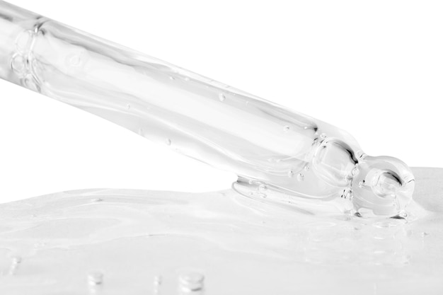 Утечка прозрачного геля из капельницы в четкий контур Пузыри из геля Текстура геля Изолирована на белом фоне