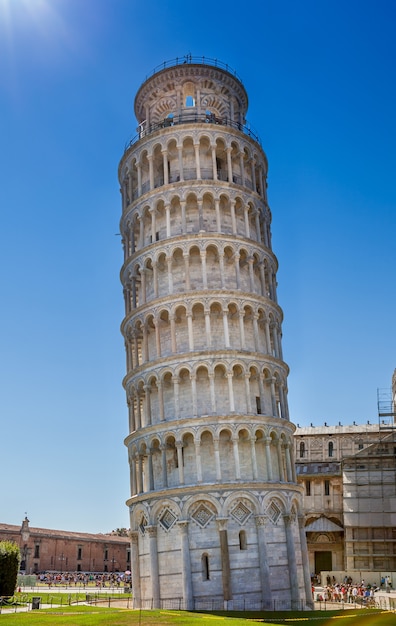 イタリアのピサの斜塔のクローズアップ