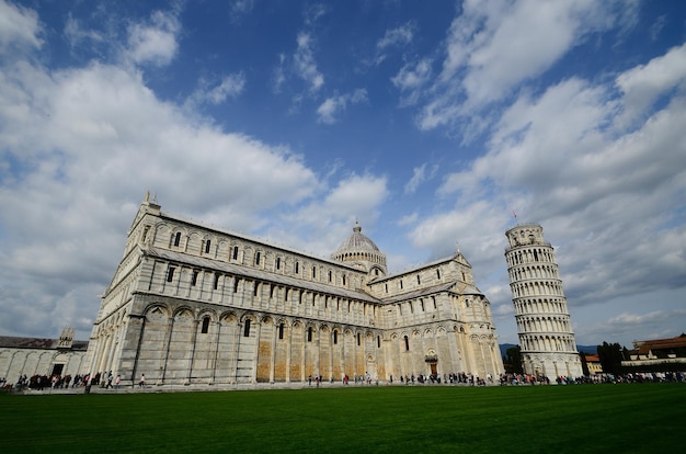 Torre pendente di pisa e duomo