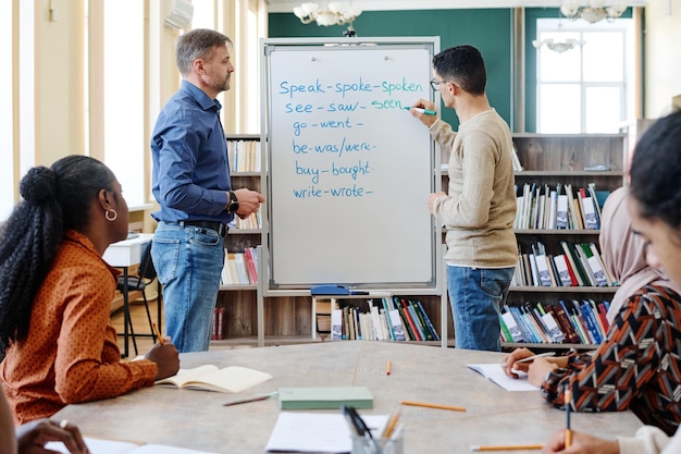 Foto imparare i verbi irregolari a scuola