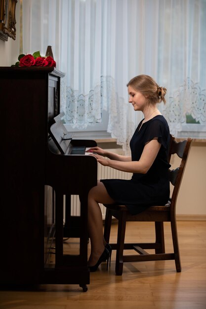 Photo learning to play chords on a keyboard instrument