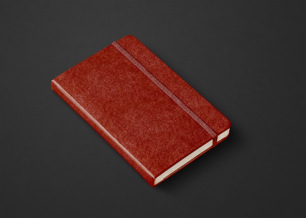 黒に分離された革製の閉じたノートブックのモックアップ