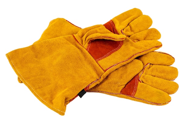 Кожаные перчатки для сварщиков, утепленные на белом фоне. Принадлежности для сварщиков.