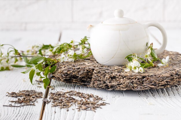 Leaves of puer tea in wooden table