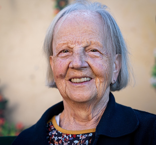 Foto leeftijd spontane vrouw close-up portret