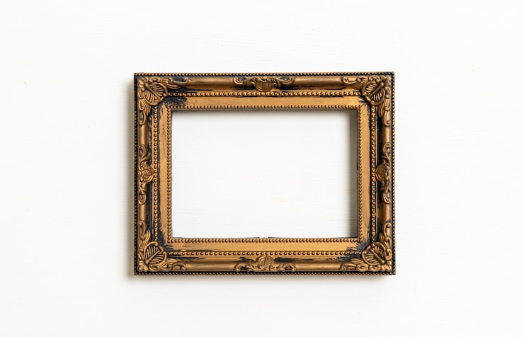Foto leeg afbeeldingsframe op witte muur