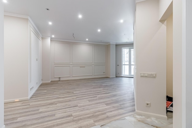 Leeg appartement met moderne renovatie ongemeubileerd Echte foto