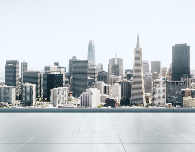 Leeg betonnen dak op de achtergrond van een prachtige skyline van de stad San Francisco overdag mock-up