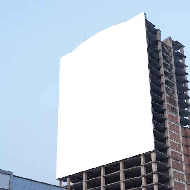 leeg billboard voor nieuwe advertentie