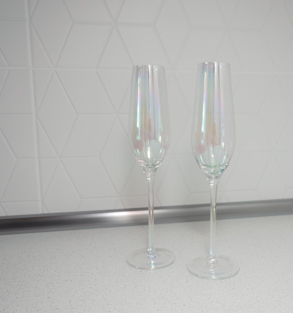 Leeg champagne wijnglas op geïsoleerde witte achtergrond mockup voor drankjes en sappen servies transparant glas voor sap cocktails