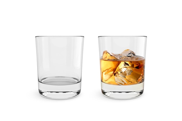 Leeg en vol whiskyglas geïsoleerd op een witte achtergrond