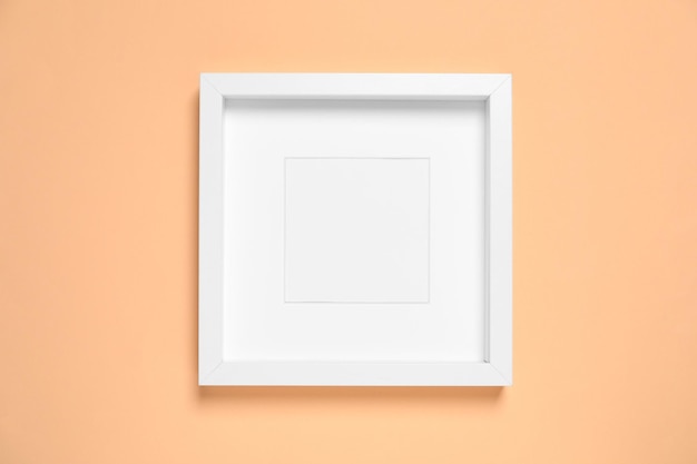 Leeg fotoram op licht oranje achtergrond bovenkant Ruimte voor ontwerp