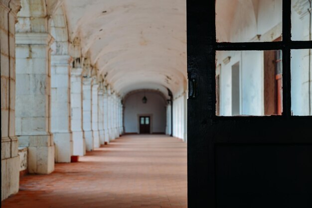 Foto leeg gang van het gebouw