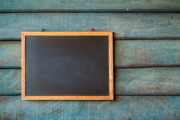 Leeg leeg bord in houten frame voor achtergrondtextuur voor educatieve of zakelijke achtergrond