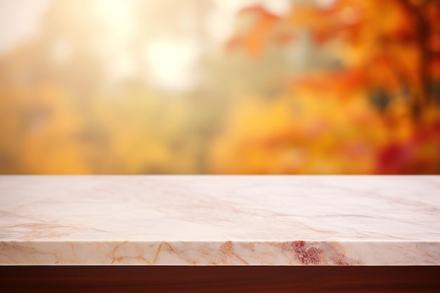 Leeg marmeren stenen dek met wazige herfst natuur achtergrond