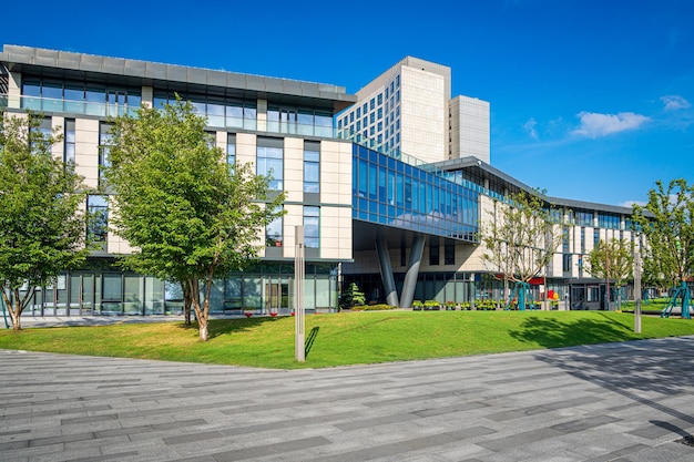 Leeg moderne stedelijke bedrijfsgebouwen
