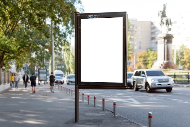 leeg reclamebord op straat