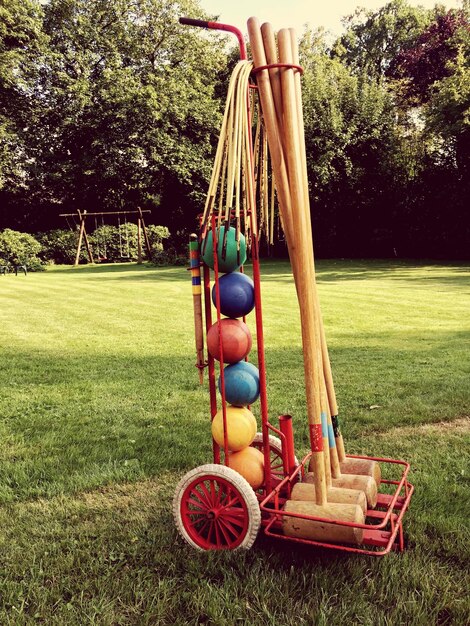 Foto leeg schommel in het park.