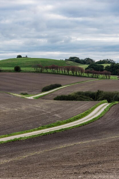 Foto leeg weg tegen de lucht