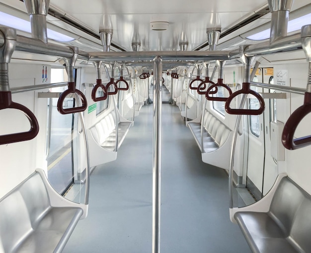 Foto leegte stoelen in de trein