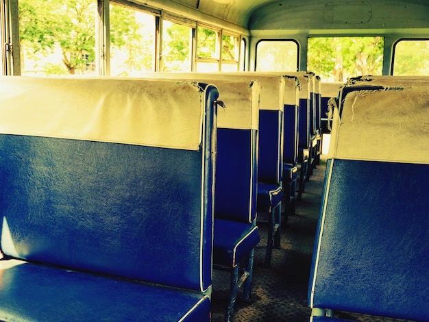 Foto leegte stoelen in de trein