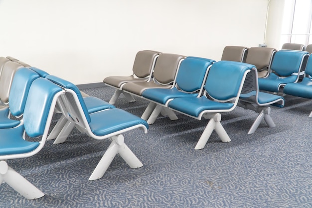 Leegte stoelen in de wachtkamer