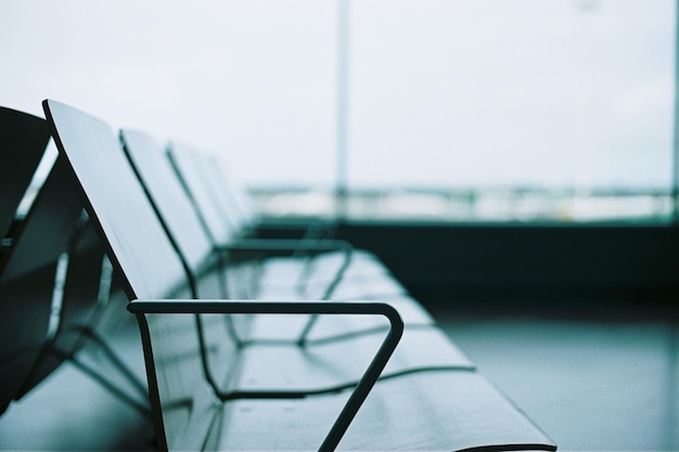 Leegte stoelen op de luchthaven