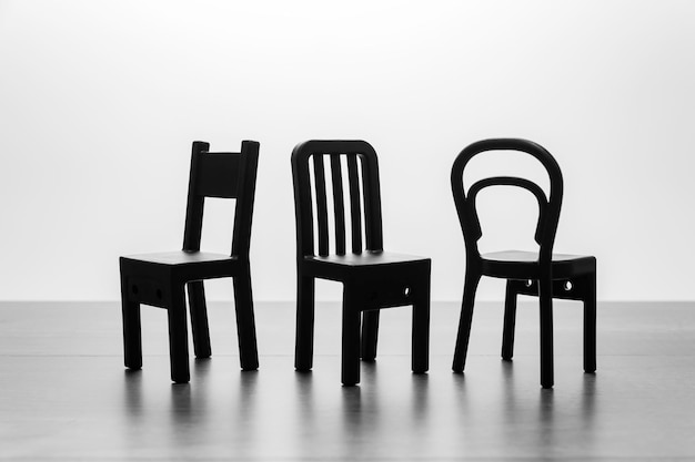 Foto leegte stoelen op een witte achtergrond