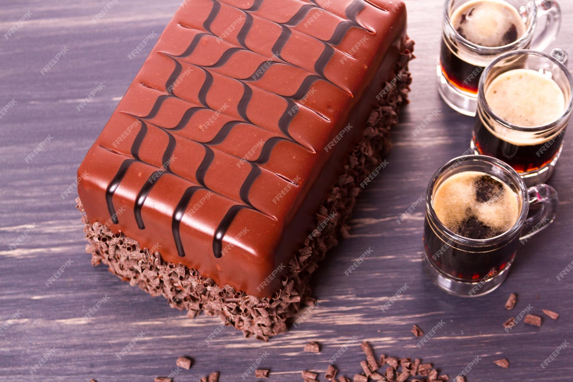 Premium Photo | Lefthand brewery milk stout cake with multiple layers of  stout-infused chocolate cake, filled with stout chocolate mousse and  covered in milk chocolate ganache.