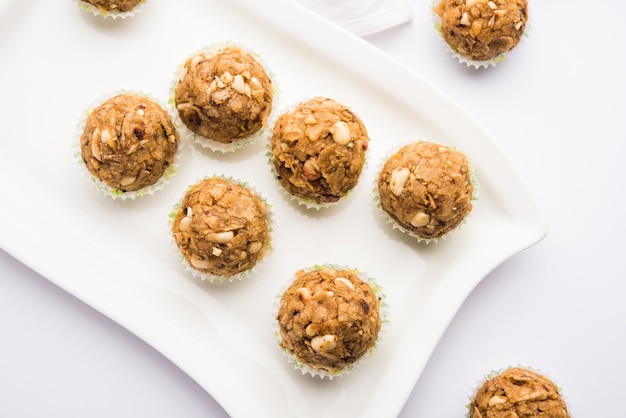 Leftover chapati Laddu, Churma Laddoo or Policha Ladu made with Roti, peanuts, dry fruits and jaggery. selective focus