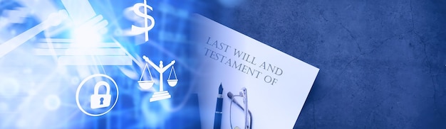 法的概念。最後の意志を書くための手順。テーブルの上に証のある紙。最後の遺言と遺言の登録。