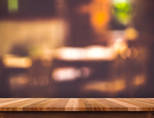 Lege bruine houten lijst en vage restaurant bokeh lichte achtergrond