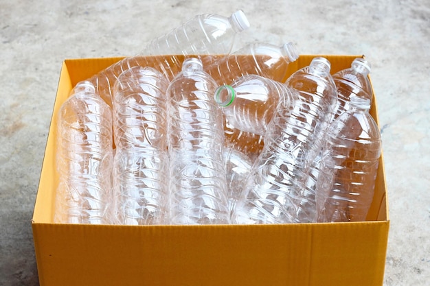 Lege drinkflessen Plastic afval