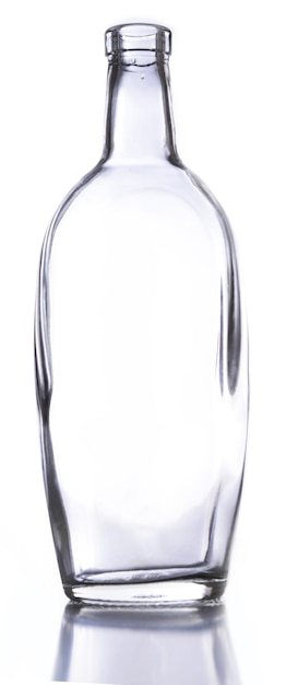 Foto lege glazen fles geïsoleerd op wit