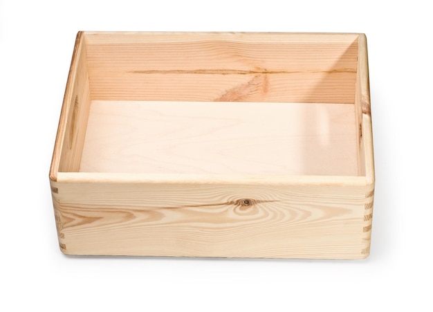 lege houten kist geïsoleerd op wit