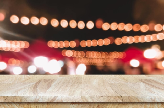 Lege houten tafel met bokeh lichten product achtergrond