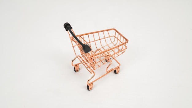 Lege miniatuur trolley geïsoleerd op witte achtergrond